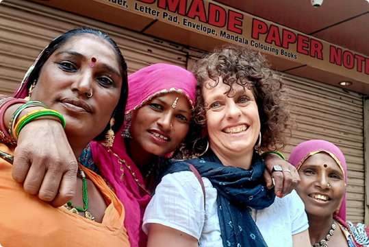 Shakti Yoga Coaching | Mit Kalbeliya-Nomadenfrauen in Pushkar.