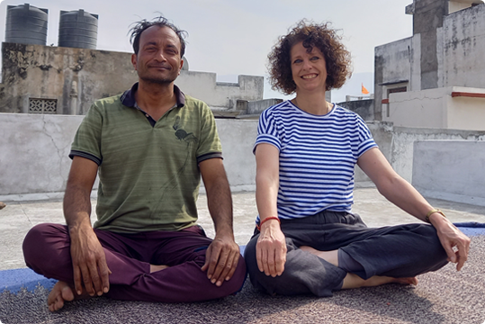 Shakti Yoga Coaching | Mein täglicher Yogaunterricht in Rajasthan bei Manish.